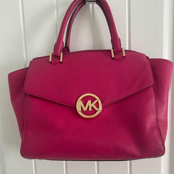 GUC HOT PINK CROSSBODY MK PURSE - Picture 1 of 15
